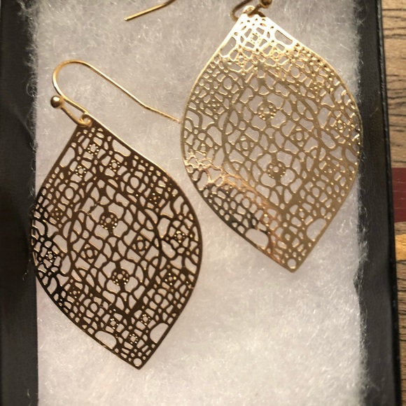 Ratings - Picture 6 of 8